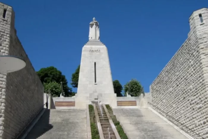 Verdun Monument à La Victoire